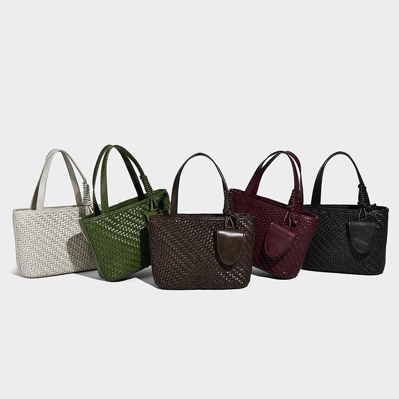 High-end Hand-woven Bag 2025 Autumn Winter New Style Basket Bag Fashionable Shoulder Bag Stylish Versatile Crossbody Bag