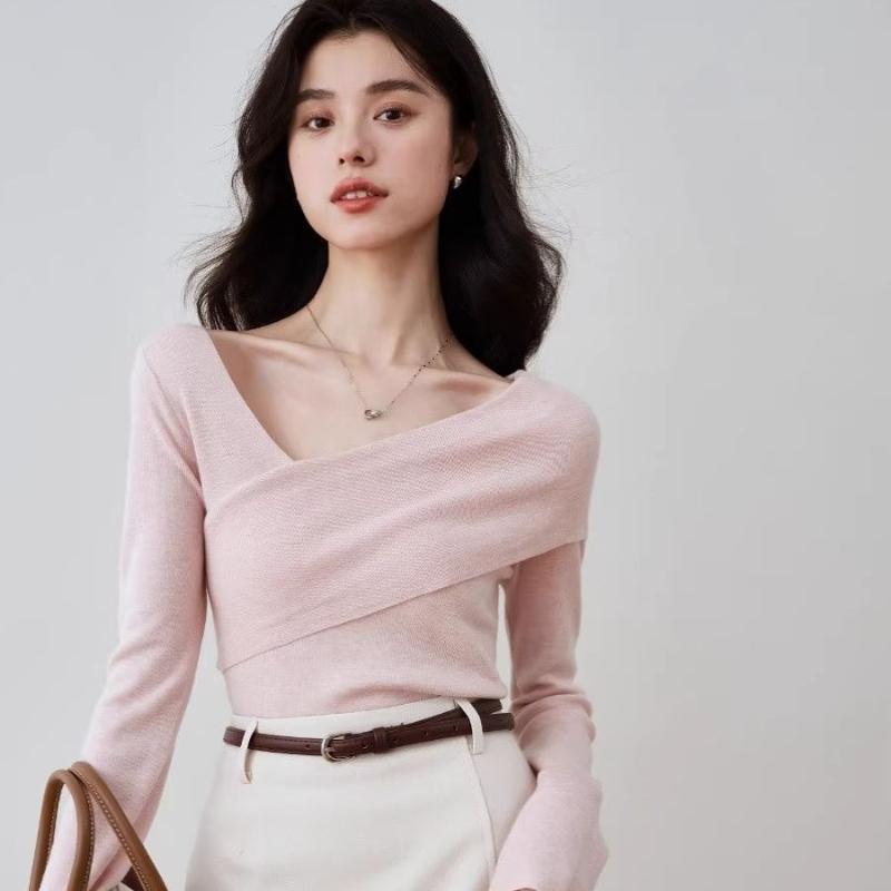 

В язаний светр з косим вирізом та хрестовим дизайном для жінок на ранню осінь. Довгий базовий светр для простого та стрункого образу. one size рожевий