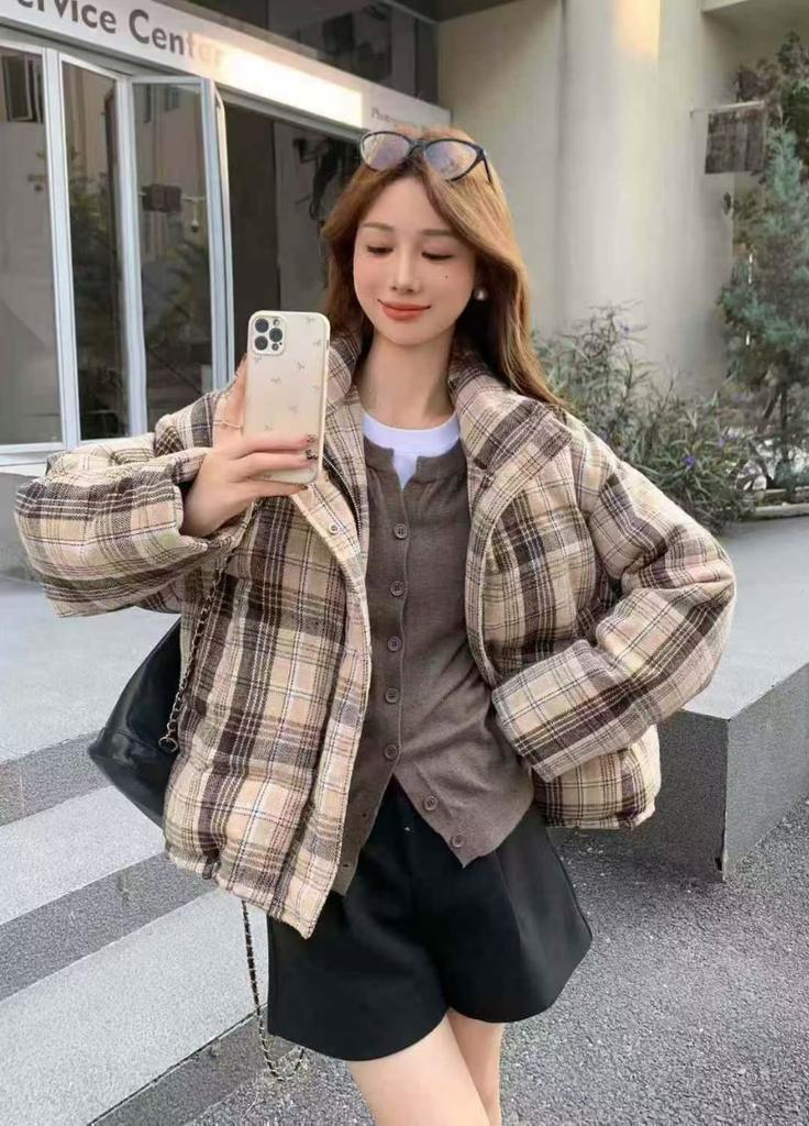Woolen plaid stand-up collar down jacket, women's loose and thickened Northeast can wear lazy retro style white duck down jacket
