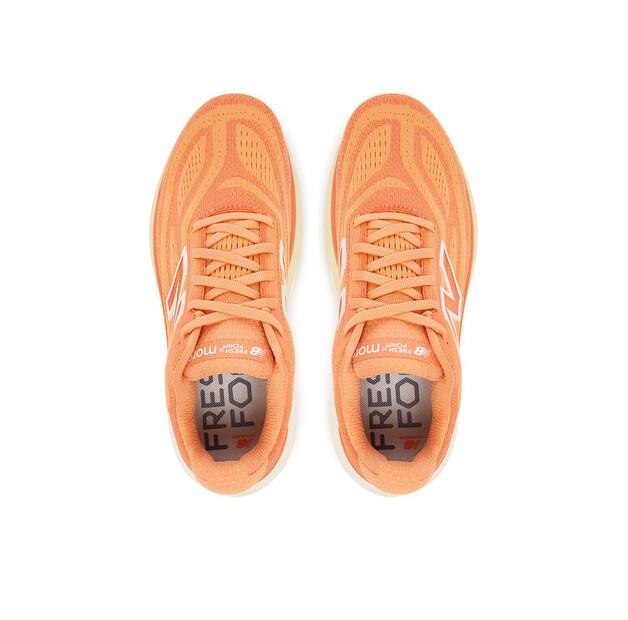 Беговые кроссовки New Balance More V6