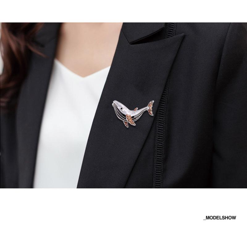 Whale brooch, European and American fashion brooch, inlaid with rhinestones, drip oil, crystal collar brooch