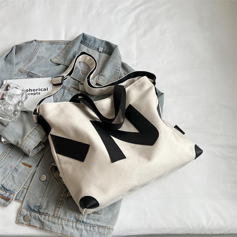Canvas bag women's new fashionable large-capacity class commuter messenger tote bag student casual tote bag