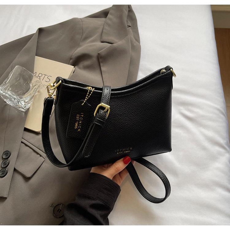 

2025 new women s armpit bag fashionable versatile letter dumpling bag high-quality texture shoulder crossbody portable stray bag чёрный