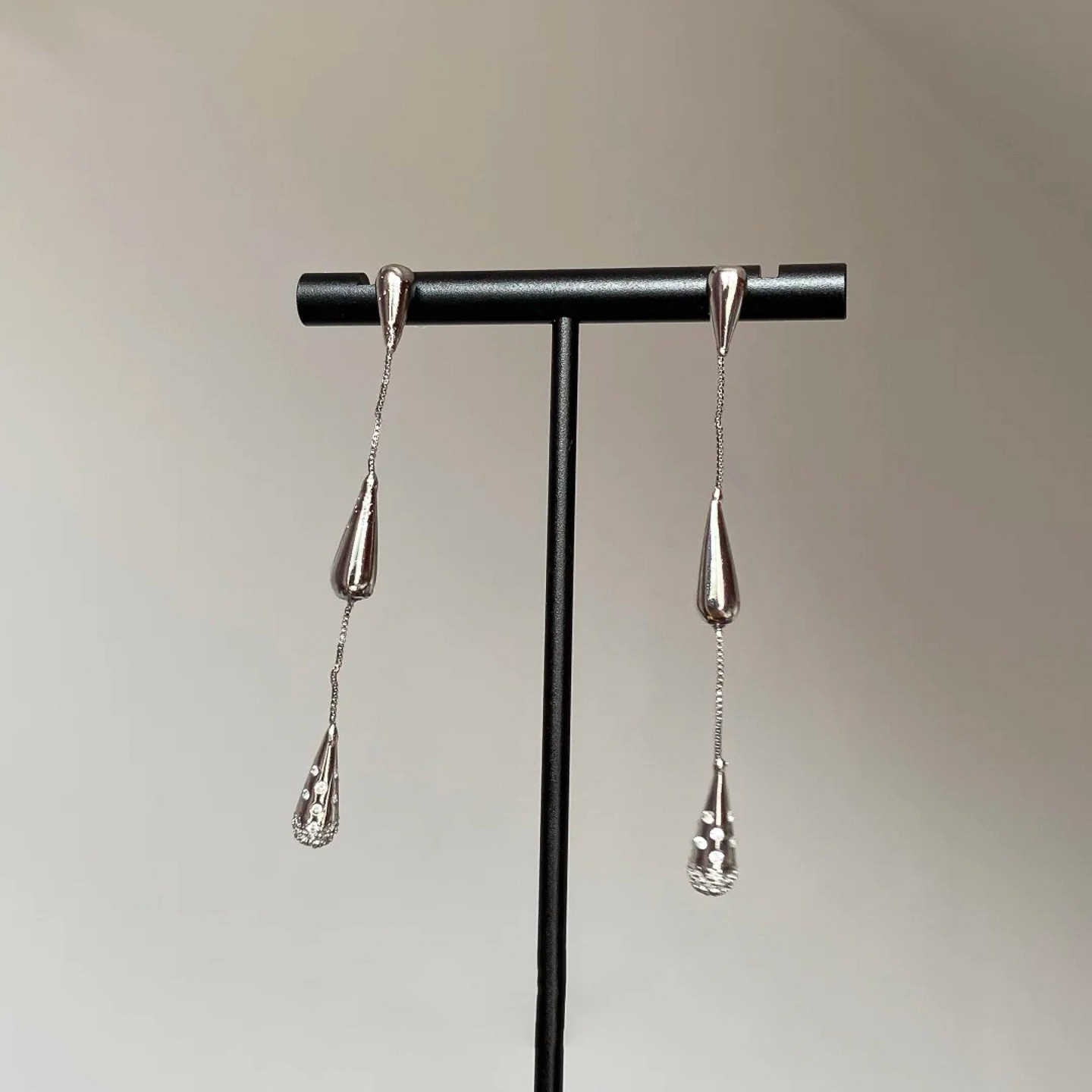 Silver water drop fringed earrings exquisite high-end diamond-encrusted long earrings light luxury fashion raindrop earrings earrings