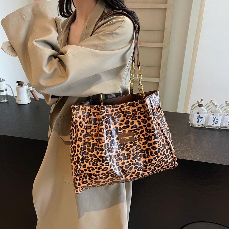 Large Capacity Tote Bag Women's 2025 New Big Bag Fashion Leopard Print Commuting Temperament Single Shoulder Armpit Big Bag