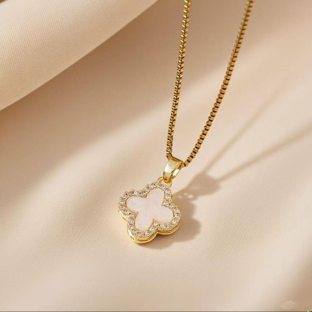 Autumn & Winter Women's Four-Leaf Clover Necklace: Small Fragrance Style, Trendy Clavicle Chain