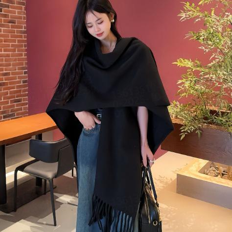 Solid color gray triangular shawl with women's new triangular scarf, young fashion and high sense of versatility