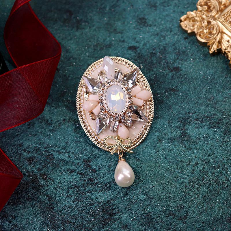 

Вінтажна британська барокова брошка з китицями для жінок