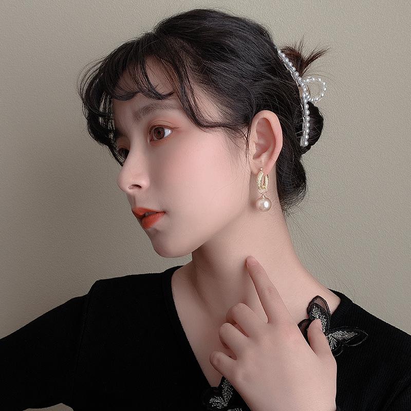 French Champagne Pearl Earrings Retro High-end Hong Kong Style Earrings Women's Tide Earrings Temperament Light Luxury Ear Buckles