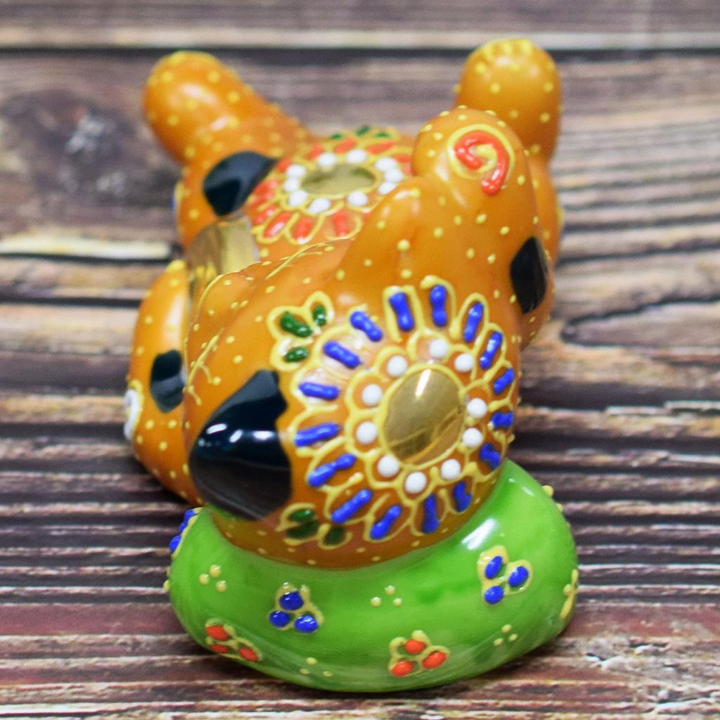 Waza no Kura Maneki-neko (beckoning cat) figurine - "Good fortune comes to those who wait" - Coin-shaped beckoning cat - Perfect for grand opening cel