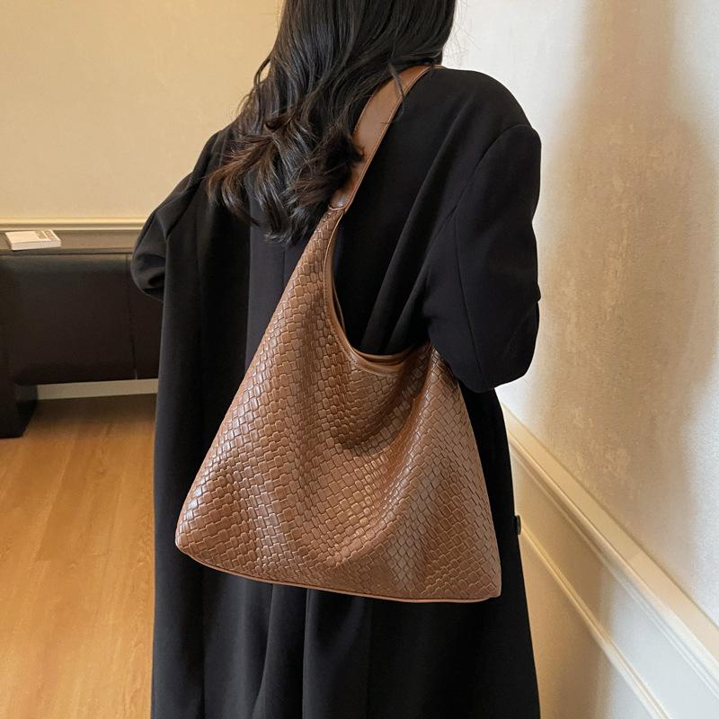 

Ретро сумка женская большой вместимости 2025 новая осенне-зимняя повседневная на плечо сумка-тоут для мамы и ребенка премиальной текстуры для поездок на работу темно-коричневого