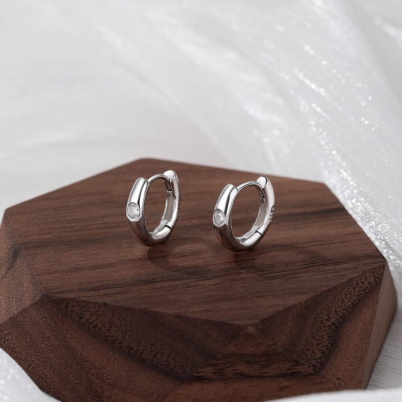 Commuter Zircon Glossy Ear Buttons for Women Simple and Cold Style High-end Personalized Earrings