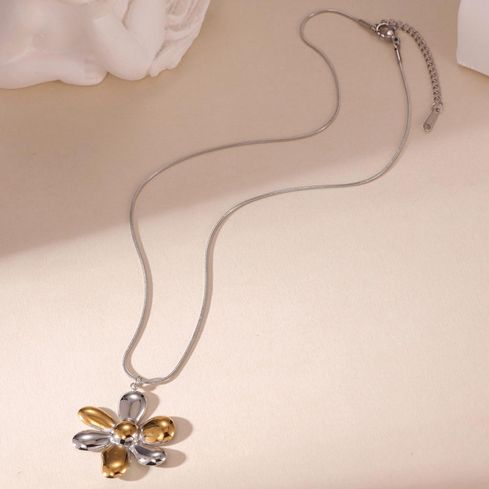 

Fashion Double Color Butterfly Flower Necklace Party for Women Temperament Stainless Steel Pendant Necklaces Christmas Zircon
