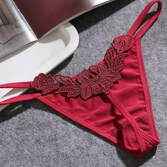 

Sexy Women s Low-Rise Thong Panties with Patchwork Lace Medium вина червоного кольору