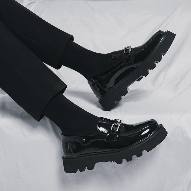 Herren Plateau Slipper modisch große Größe Außenhandel neue Herren Fußbedecker Business Anzugschuhe glänzend Hochzeitsschuhe