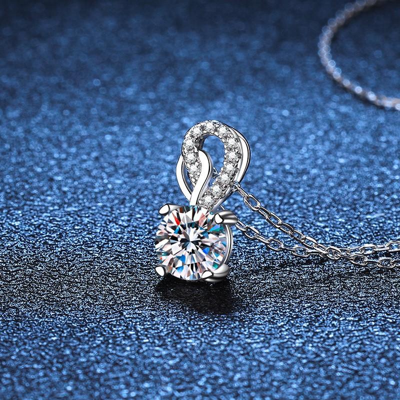 Womens Clavicle Necklace Platinum Plated D Color Moissanite 1 Carat Elegant Fashion Jewelry