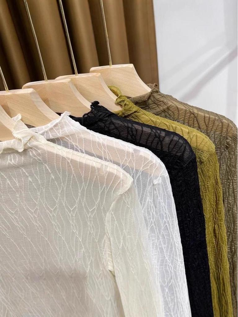 Jesienna damska koronkowa bluzka z wysokim dekoltem, prześwitująca