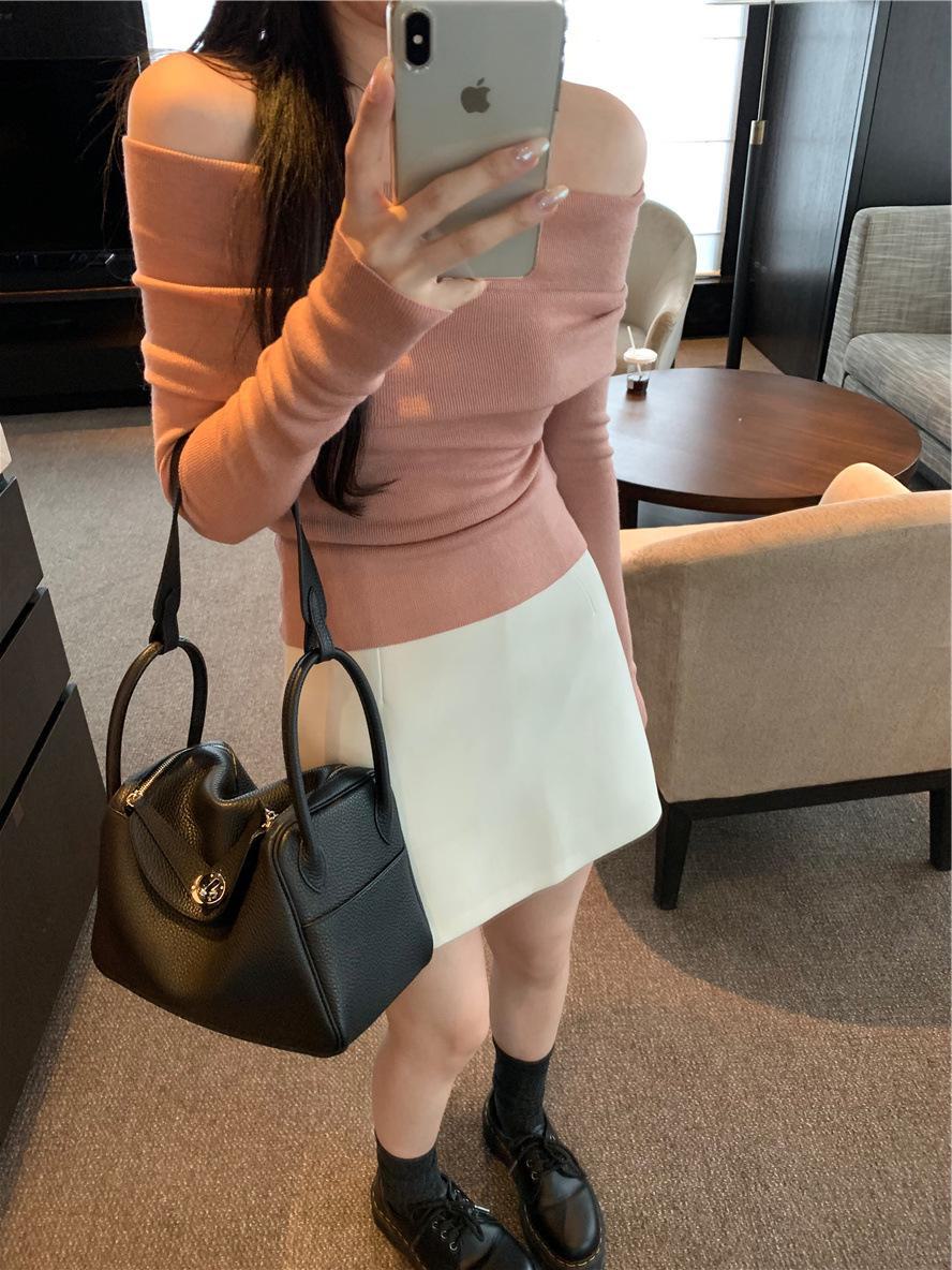 

Женский абрикосовый вязаный свитер на одно плечо: Мягкий, длинный, сексуальный топ с открытыми плечами на осень. L розовый