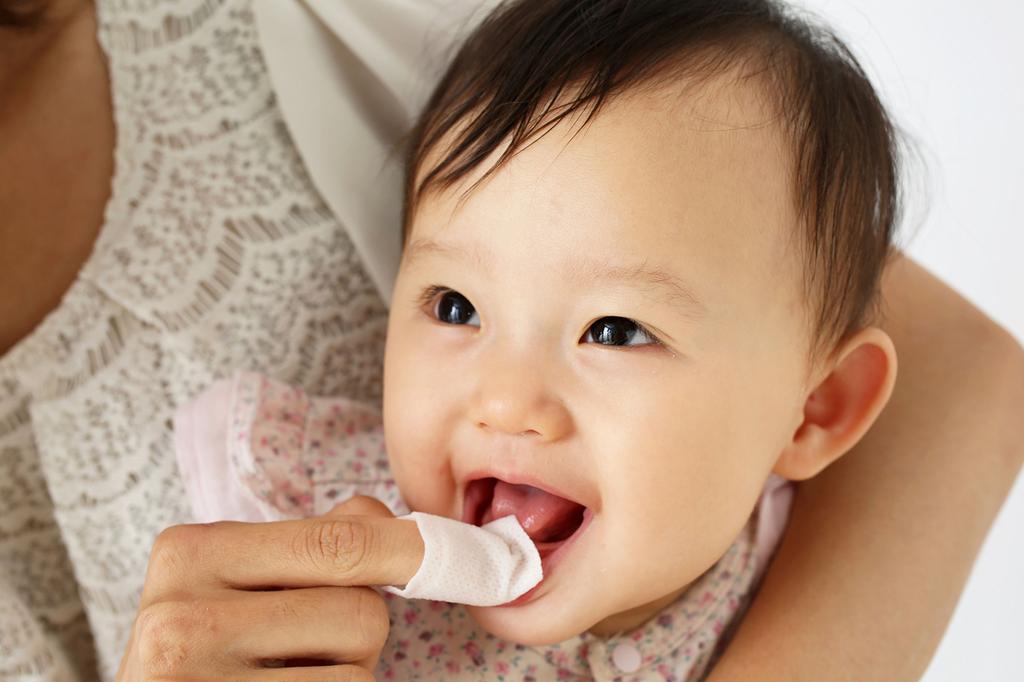 Pigeon Baby Teeth Care Toothbrushing Wipes Wet Type Toothbrushing Strawberry 42 Packs () Parent-Child (Individually Wrapped) [Gentle Wipe] Children's
