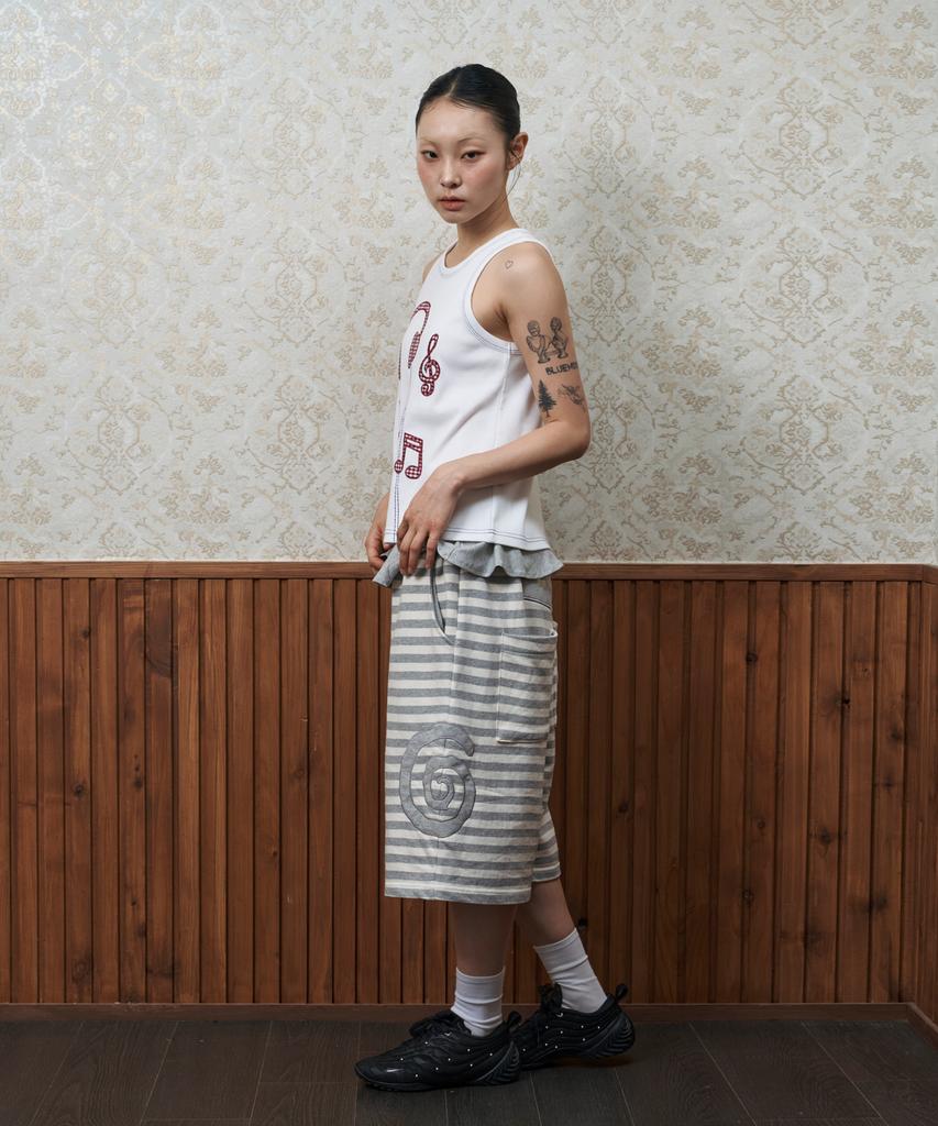 Lujeoseukeulleob [Jamaehwa] Frill Layered Striped Bermuda Sweatpants Gray