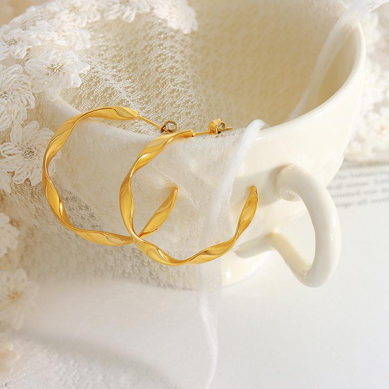 Roman Designer Twisted Wire C-Shaped Earrings, Titanium Steel with 18K Gold Plating, Personalized Design, Versatile Temperament.