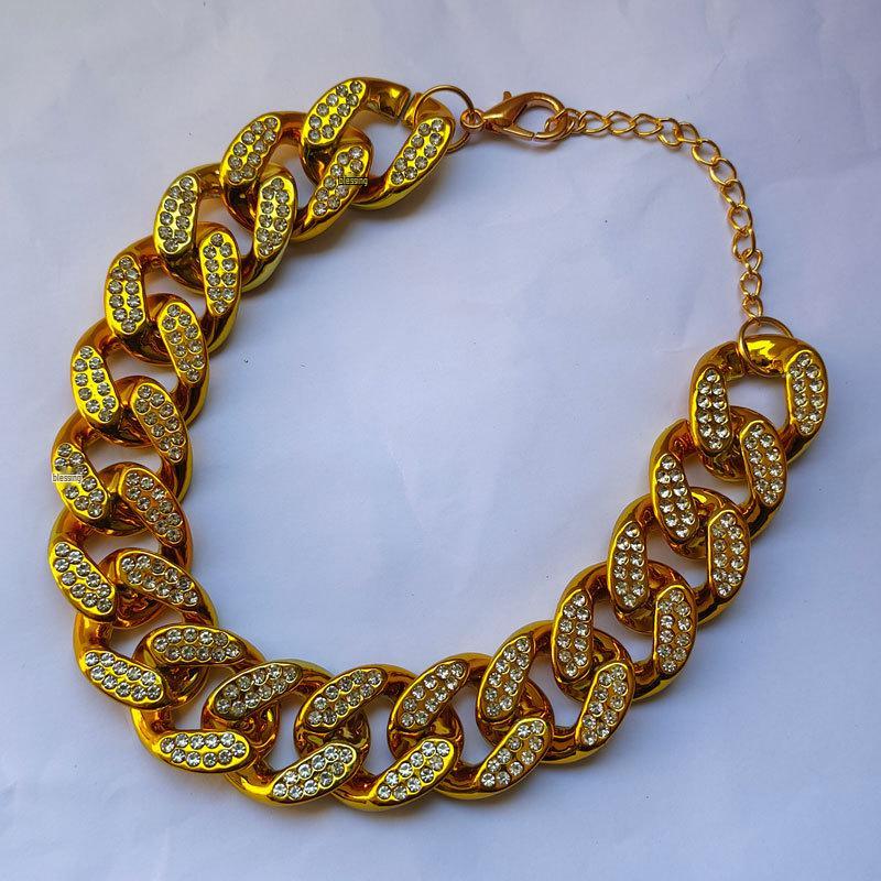 Accessori per animali domestici transnazionali: collana per animali dorata, prodotti in plastica, catenina dorata per foto, confezione universale in OPP per cani e gatti.