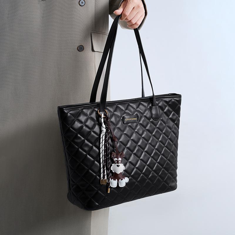 

Fashion Sense Commuter Big Bag Women S Large Capacity Armpit Bag Rhombus Embroidery Thread Versatile Tote Bag
