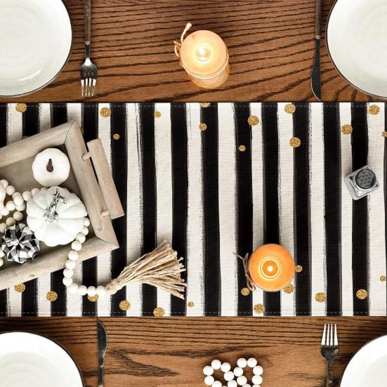 Bieżnik na stół z motywem urodzinowym i balonem z nadrukiem konfetti chroni stół przed ciepłem i