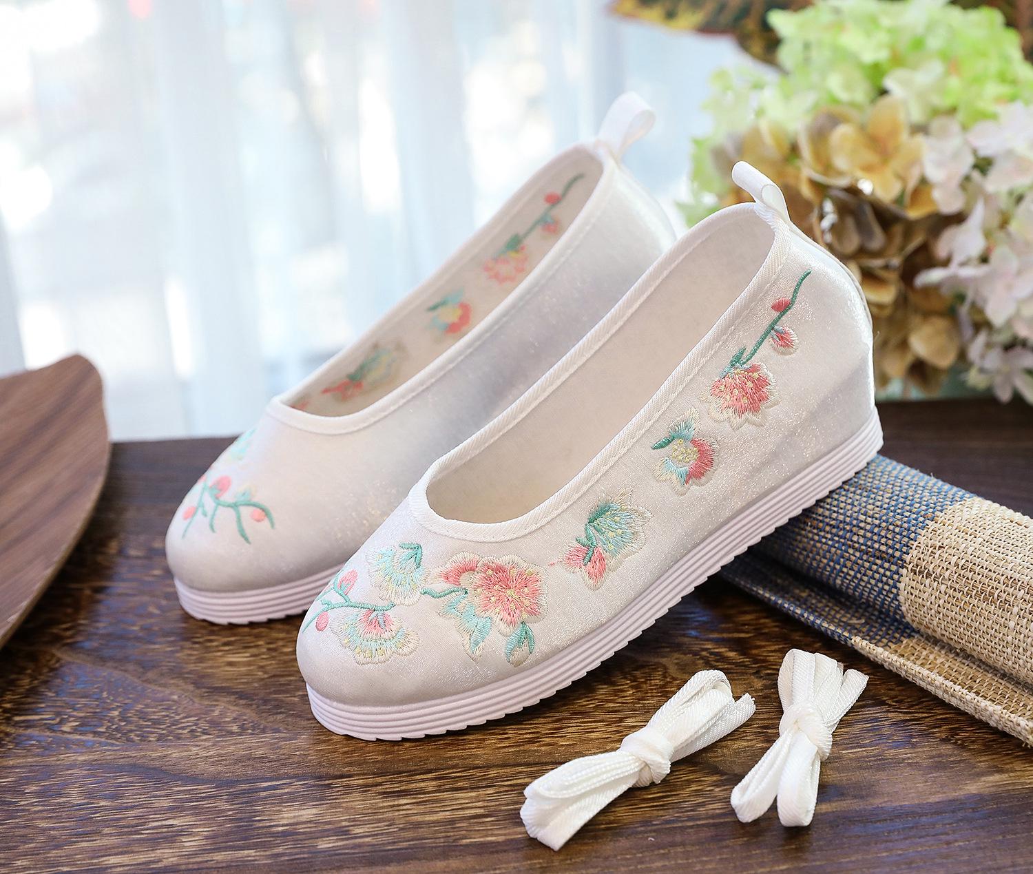 Women s Hanfu Embroidered Round Toe Cloth Shoes for Spring/Autumn - Ancient Style Dance & Stage Play Footwear 37