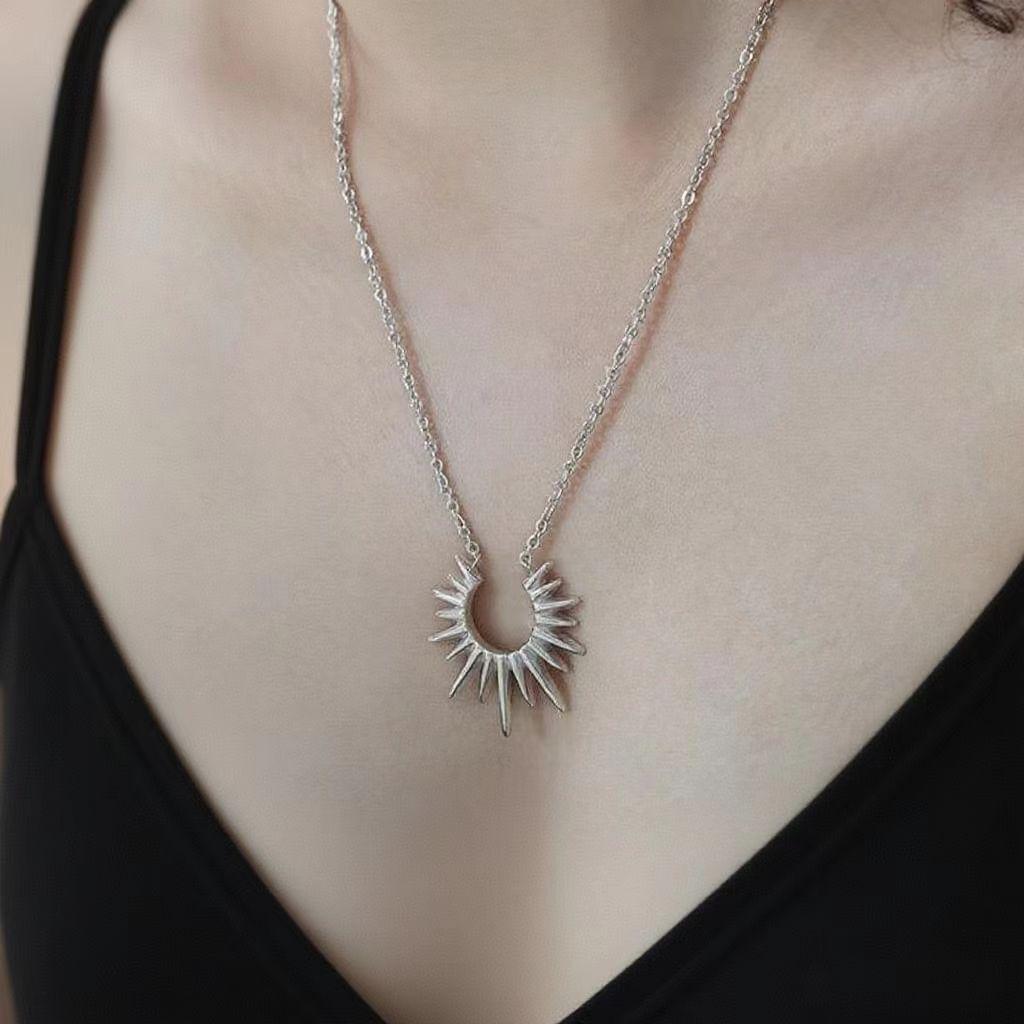 Einzigartige geometrische Sonnenblumen-Anhänger-Halskette - Stilvoll, vielseitig und modisch