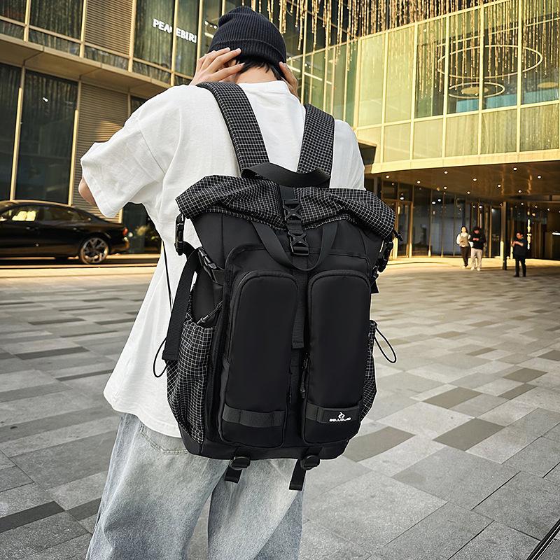 Trendy cool men and women with the same backpack, locomotive commuting large-capacity student schoolbag, new multi-pocket backpack women