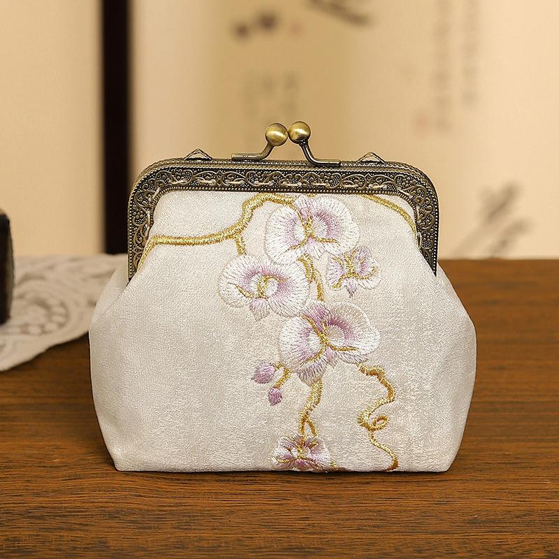 Exquisite embroidered coin purse, ancient style cheongsam style banquet bag 14x4x11CM