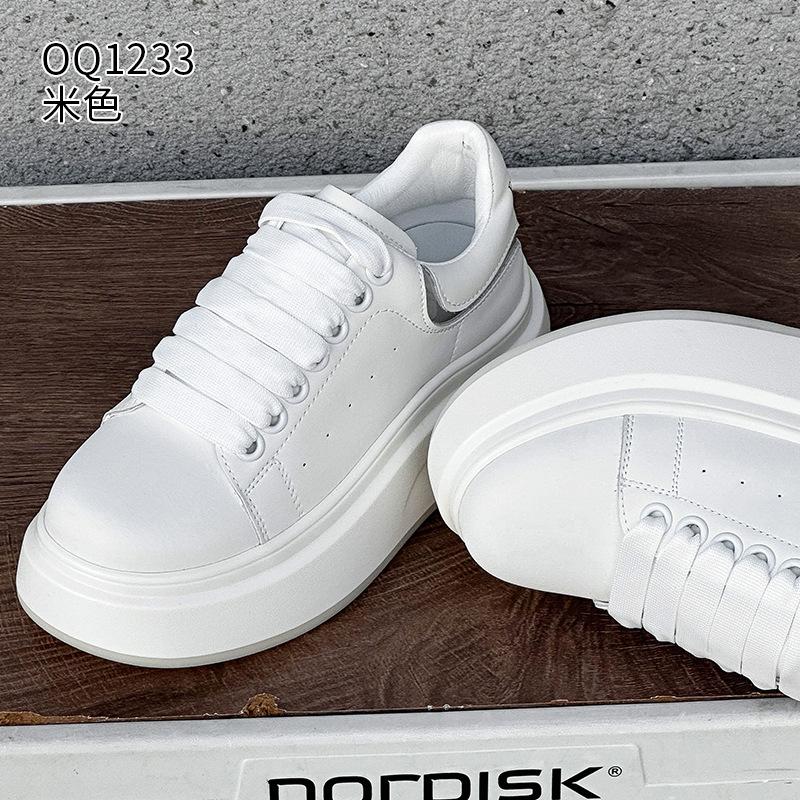 

Spring and Autumn new thick-soled ins trendy leather small sports and leisure shoes 35
