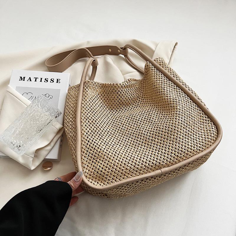 Woven Straw Tote Bag Large Capacity Shoulder Bag Casual Handbag Lightweight Durable Summer Beach Bag for Women