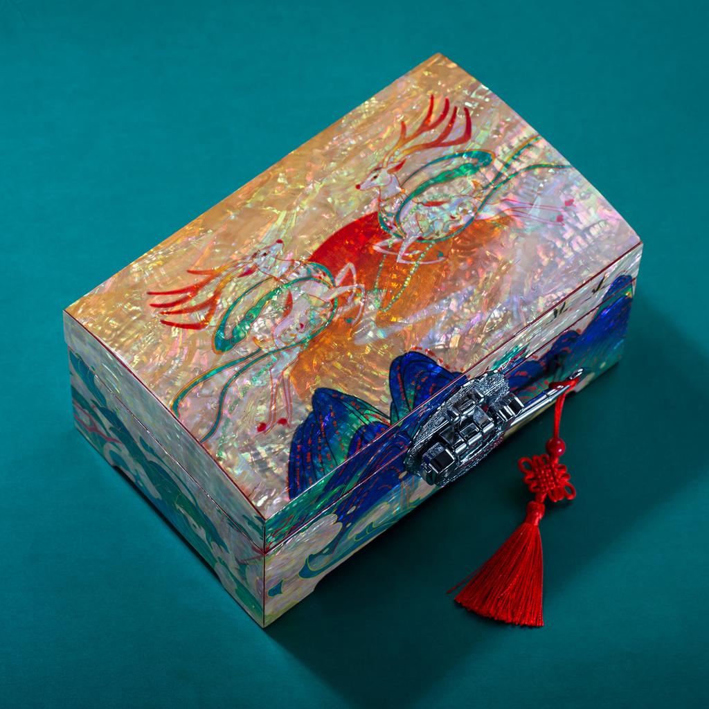 Mother of Pearl Jewelry Box Vintage Lacquered Wooden Makeup Case Chinese Wedding Dowry Gift