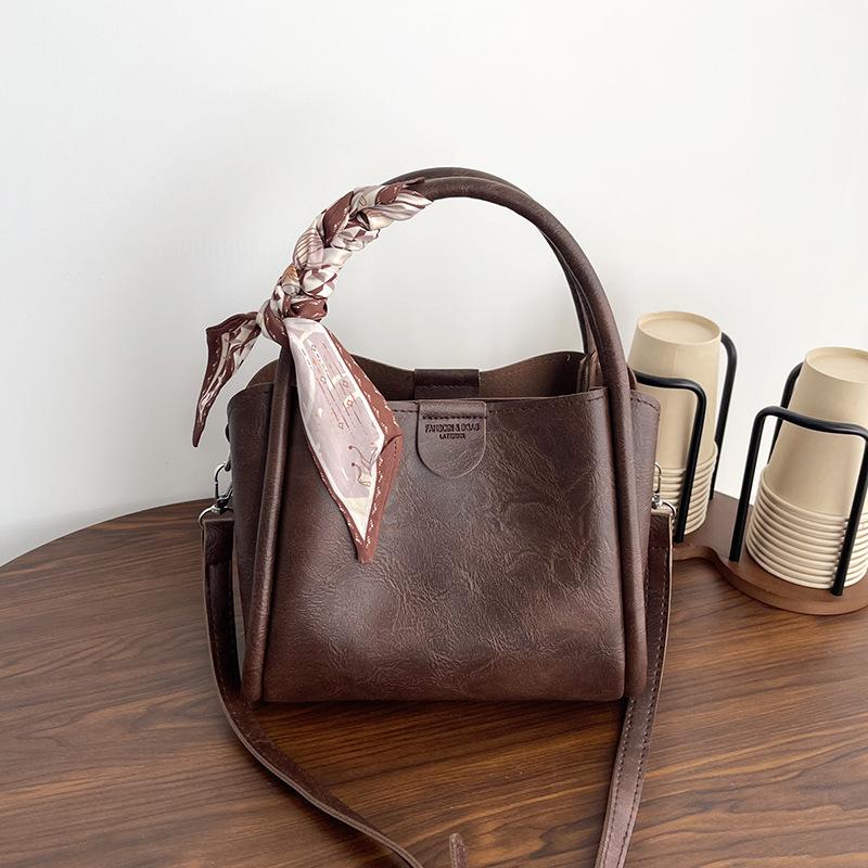 

Новая портативная сумка-тоут, простая ретро сумка-мессенджер, женская популярная универсальная сумка-подмышка на плечо большой вместимости коричневый