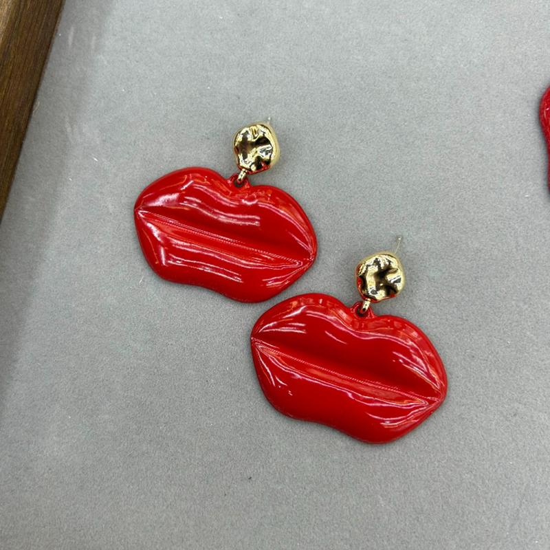 

Exaggerated Red Lips Golden Stud Earrings Round Bead Necklace Fashion Trendy Necklace Women Jewelry Accessory For Friends Other