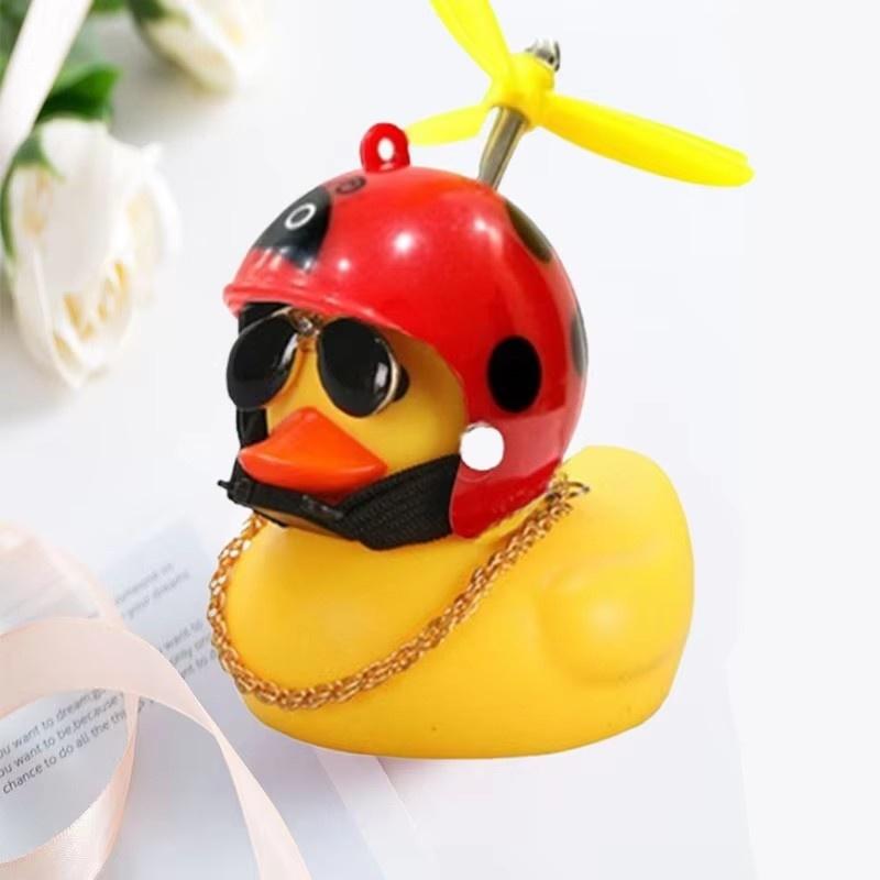 Pato de coche con casco colgante de viento roto pequeño pato amarillo bicicleta de carretera casco de motor accesorios de ciclismo sin luces