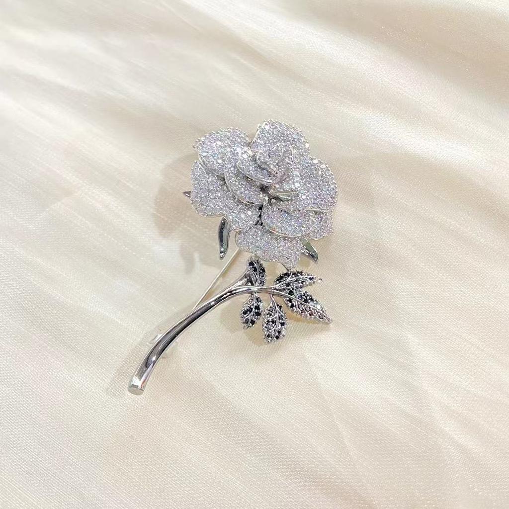 New Chinese style rose brooch high-end two-color electroplated corsage versatile temperament coat accessories