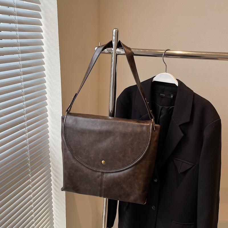 

2025 autumn and winter new fashion trend large capacity women shoulder tote bag retro exquisite generous 36*14*29