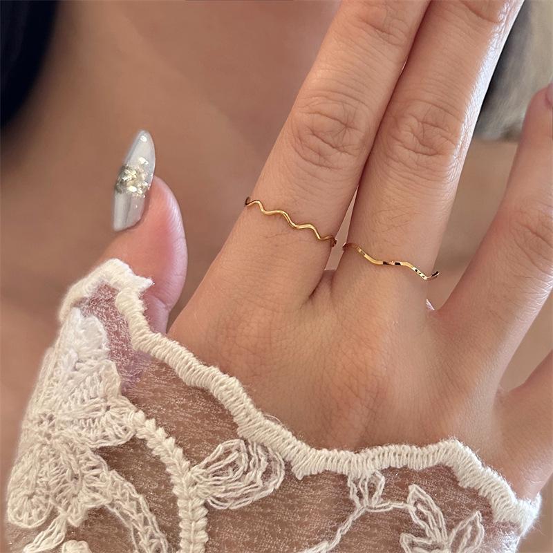 Slender Wave Geometric Gold-Plated Ring - Fashionable Internet Celebrity Style for Women