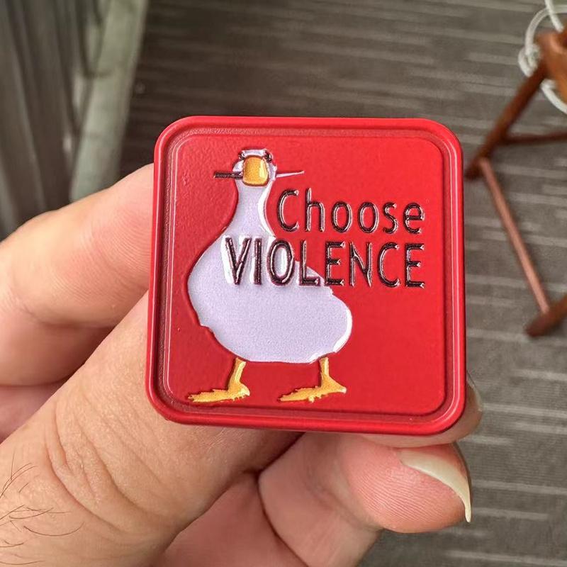

Эмалевая брошь-буква Choose Violence в панк-стиле с белым гусем и ножом для женских значков и аксессуаров