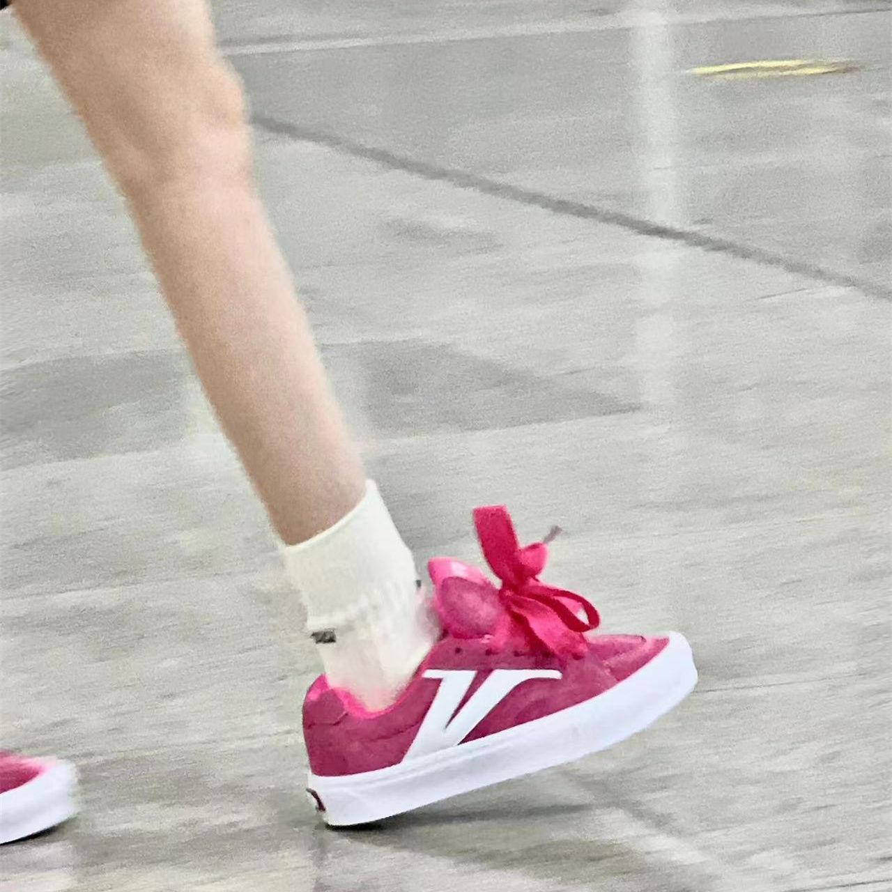 Немецкие тренировочные кроссовки американские розовые ретро меховые кеды для скейтборда женские нишевые уличные низкие модные кроссовки 35