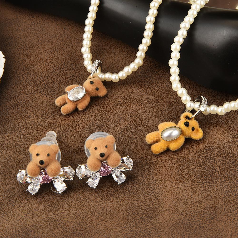 Adorable Bear Plush Pearl Necklace For Women With Chic Fashionable Design And Unique Charm