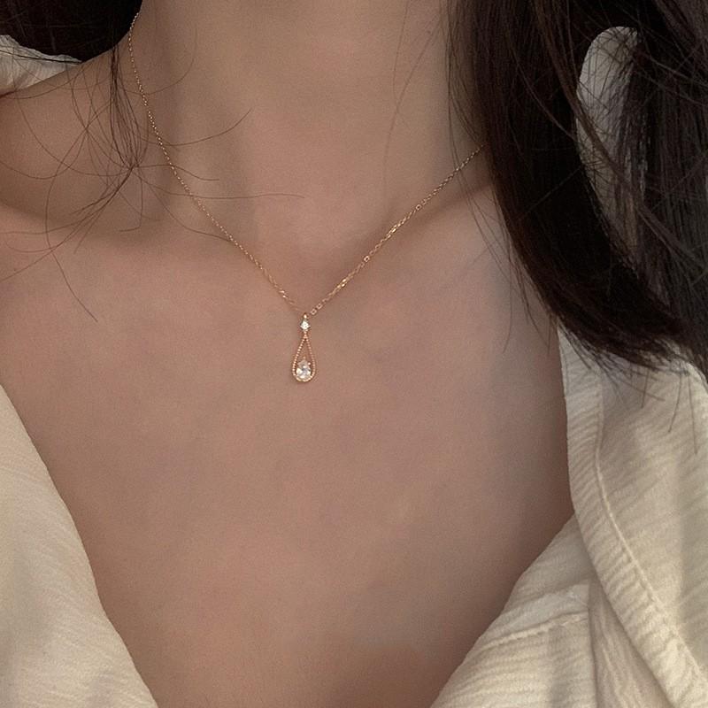 Elegant S925 Sterling Silver Water Drop Necklace - Women's Luxury Niche Design Choker with a Simple, Trendy Style.