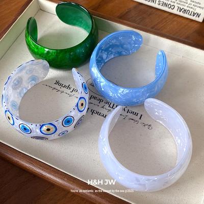 Iridescent Acrylic Round Open Bangle: Chic High-End Fashion Bracelet