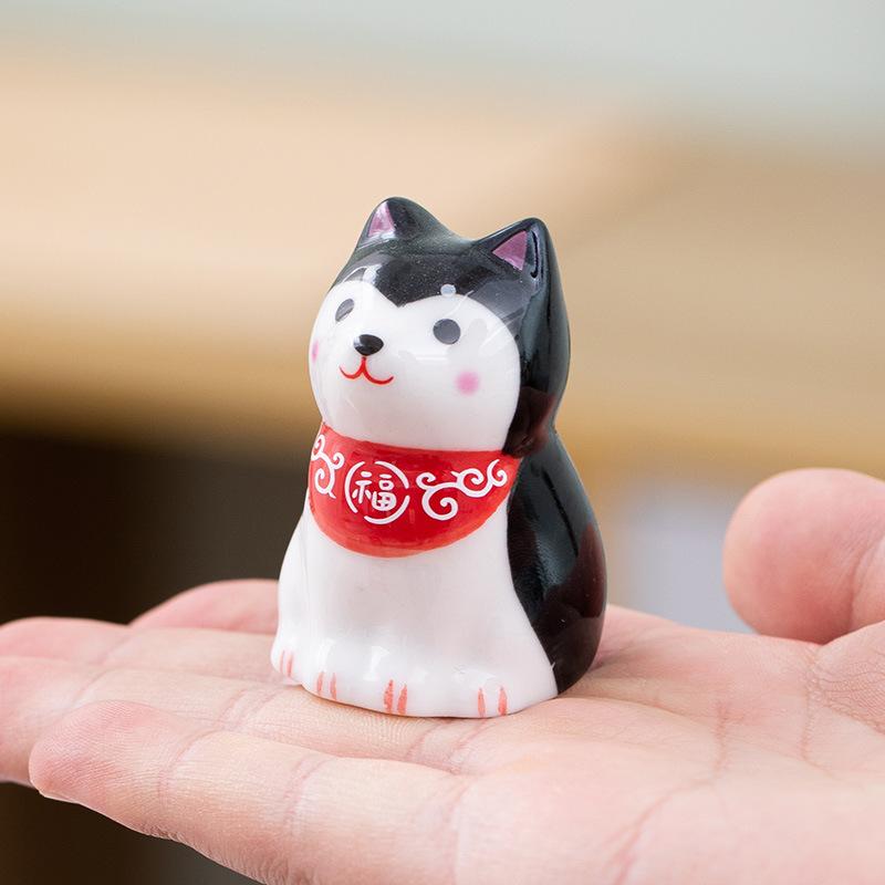 Set med 3 st Keramiska Akita Miniatyrer Skrivbordsdekoration Valpfigur Liten Hundprydnad Porslin Samlarobjekt Dekor Gåva