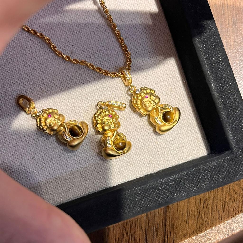 Collier Bouddha Bébé Oeil de Tigre Mat Ancien Longue Chaîne de Pull Tressée Petit Pendentif Bouddha Doré