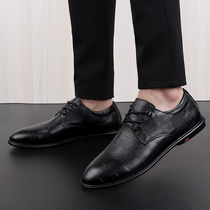 Autumn and winter men's cowhide shoes British shoes embossed plaid casual shoes men's business dress leather shoes