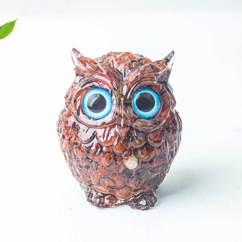 Uil als bureaudecoratie van kristalhars met glinsterende steentjes, ideaal als cadeau voor thuis of op kantoor.